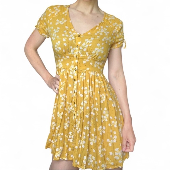 Billabong Dresses & Skirts - Women’s Billabong yellow floral dress w/ button front & ruched tie arm size S